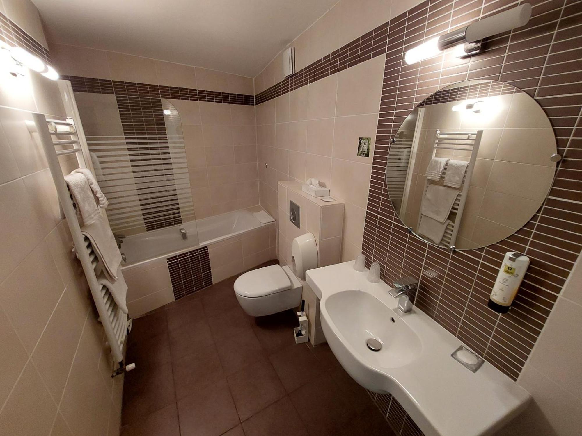 Logis Restaurant Du Pont 3*