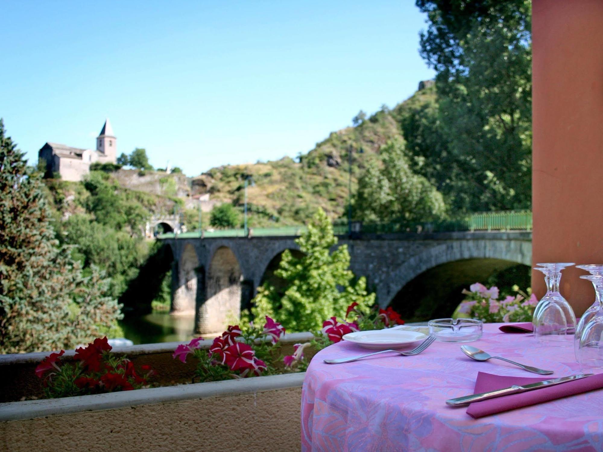 Logis Restaurant Du Pont Ambialet