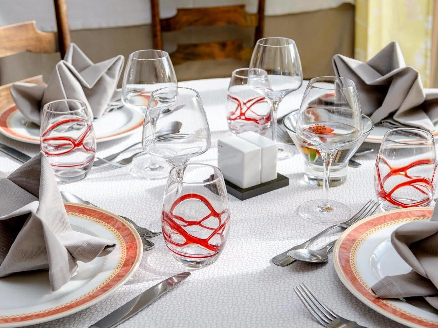 Logis Restaurant Du Pont Hotel Ambialet