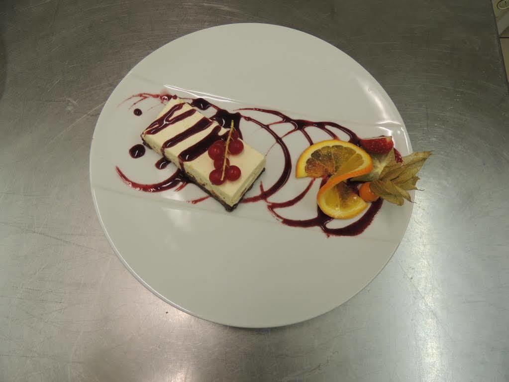 Hotel Logis Restaurant Du Pont 3*